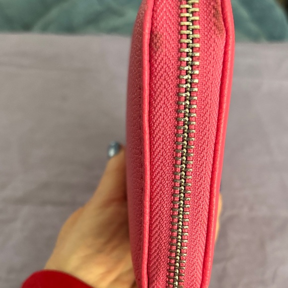 Steve Madden Vibrant Pink Wallet/Wristlet - Picture 3 of 8
